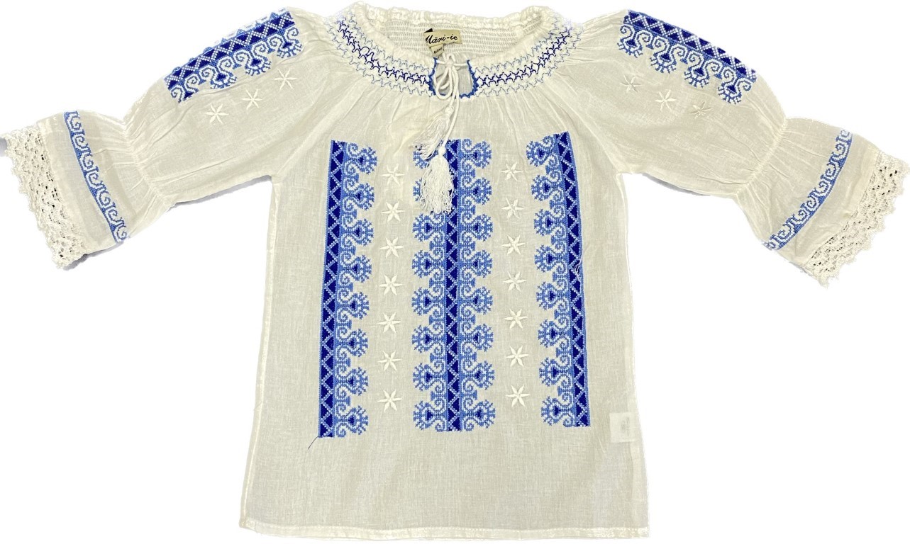 Bluza brodata cu maneca ¾.
